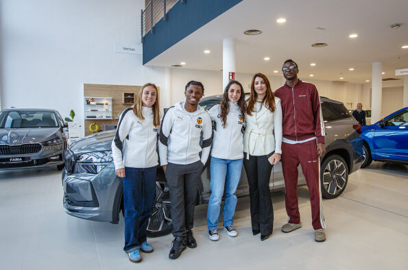 FUTBOLISTAS DEL VALENCIA CF ACUDEN A LA INAUGURACIÓN DE ŠKODA AUTOCENTER LEVANTE