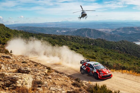 Escena del equipo Toyota en Cerdeña al finalizar el Mundial