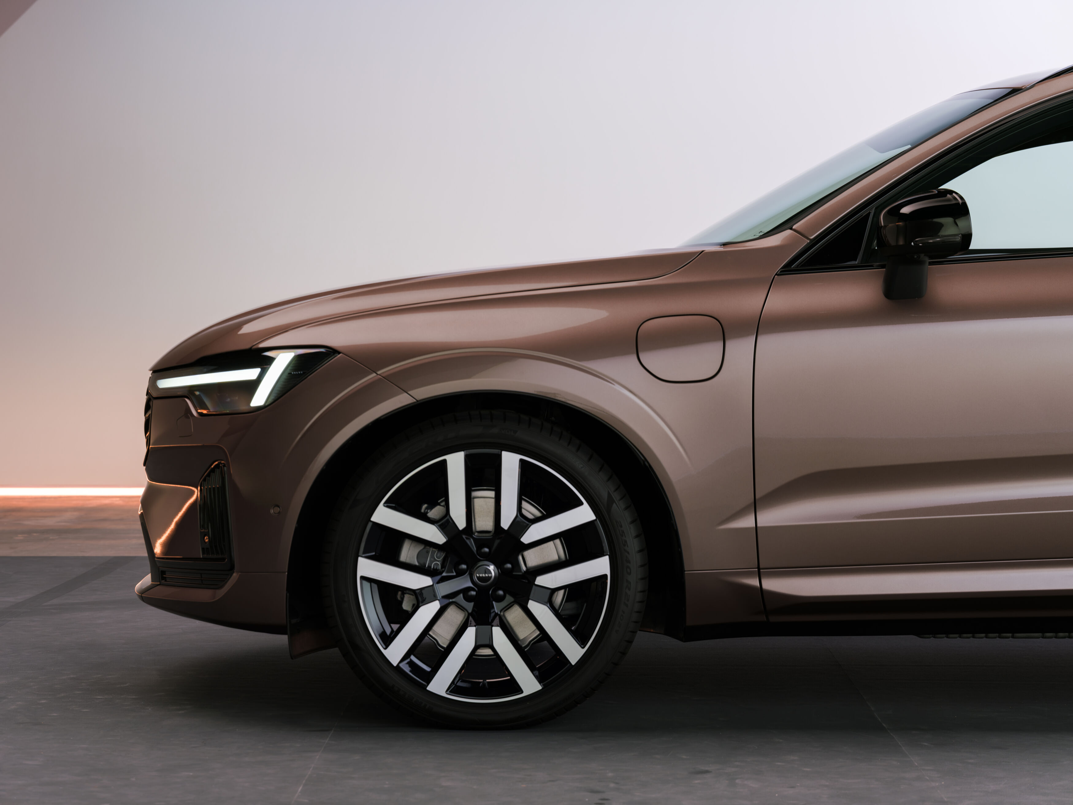 Volvo Cars lanza variantes híbridas enchufables de gran autonomía de los SUV superventas XC60 y XC90