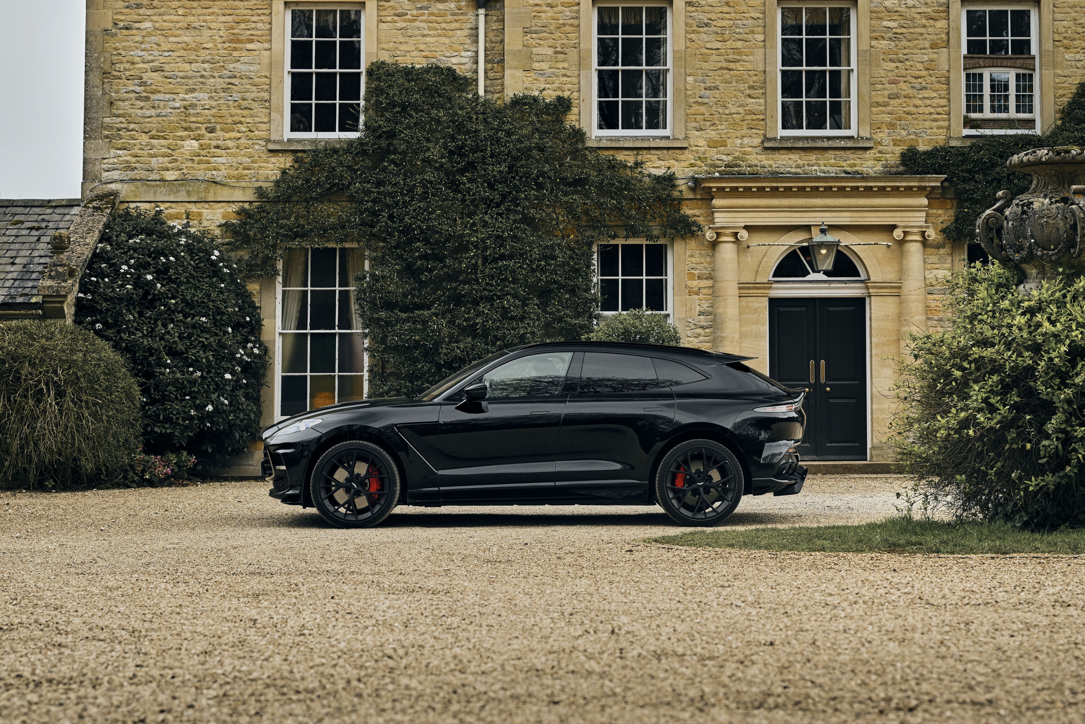 ASTON MARTIN DBX DRIVEN BY HARRY DA SOUZA FOR THE RETURN OF PARAMOUNT+ ORIGINAL SERIES MOBLAND