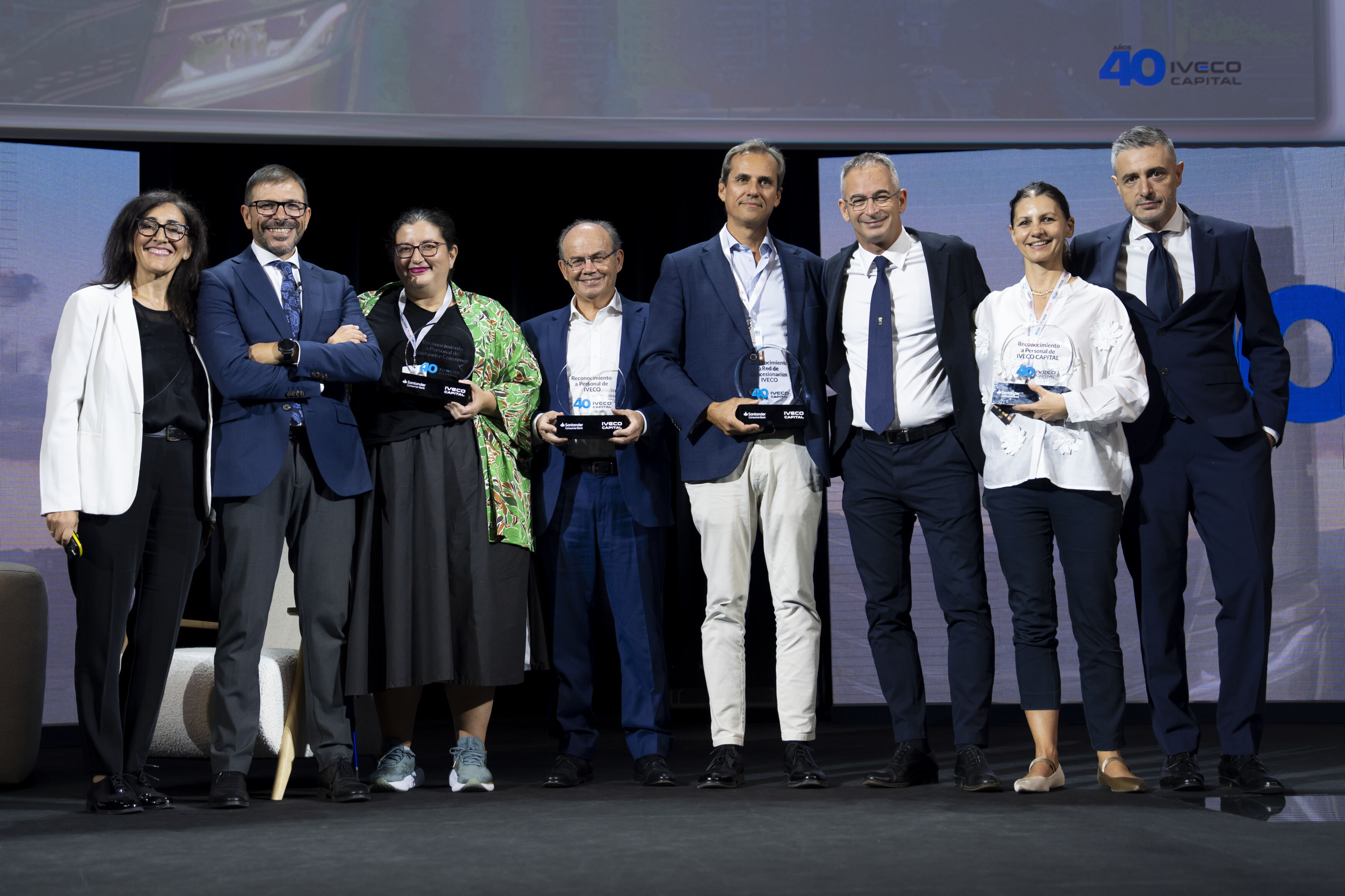 IVECO y Santander Consumer celebran 40 años de la alianza más longeva en la financiación del transporte por carretera